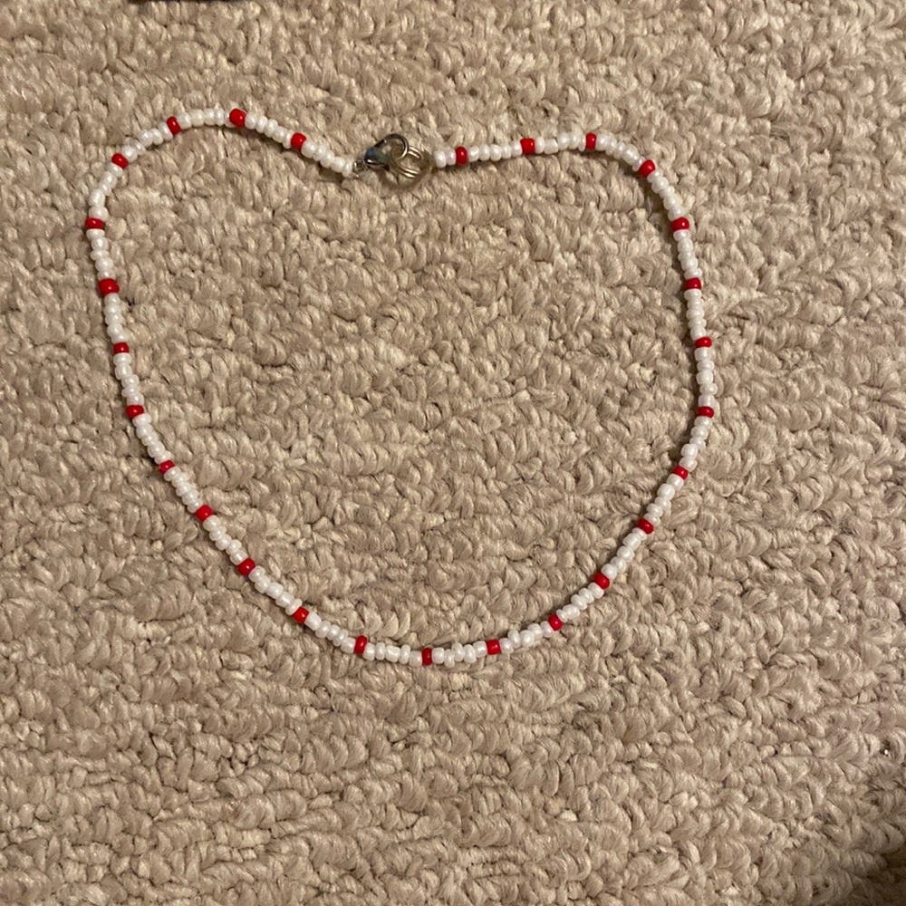 WHITE AND RED NECKLACE
